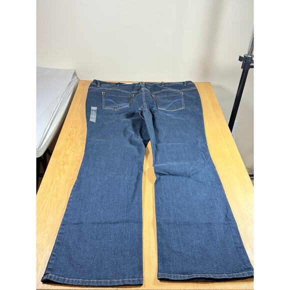 NWT Lane Bryant Straight Fit Bootcut Genius Fit Size 26 Average Medium Wash Plus - Picture 3 of 7